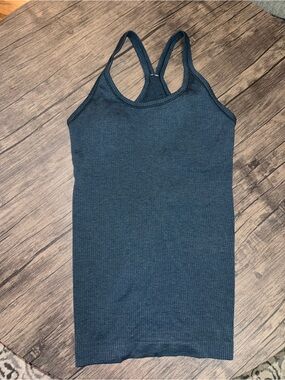 Lululemon Ebb to street tank sz
6 nwot in blue
